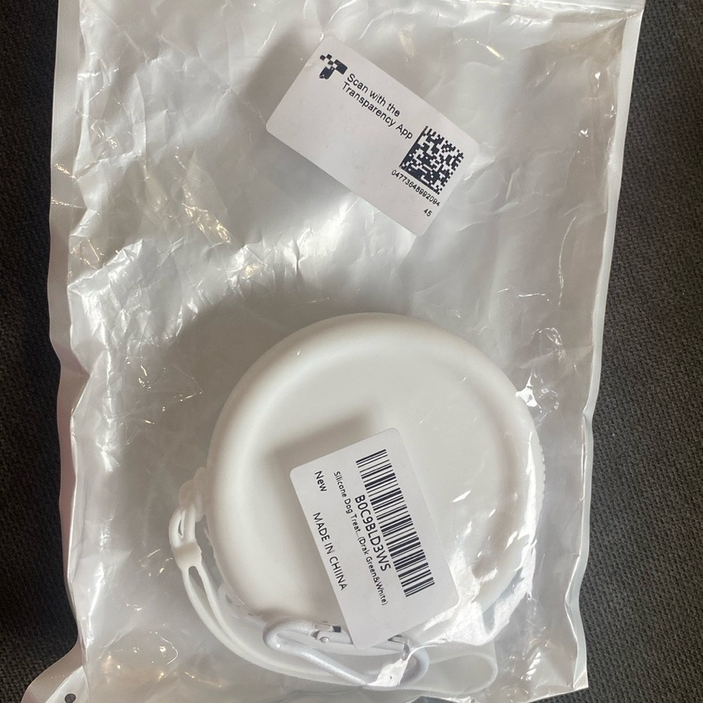 New Silicone Dog Treat Pouch – With Wrist Strap, Zipper & Waist Clip